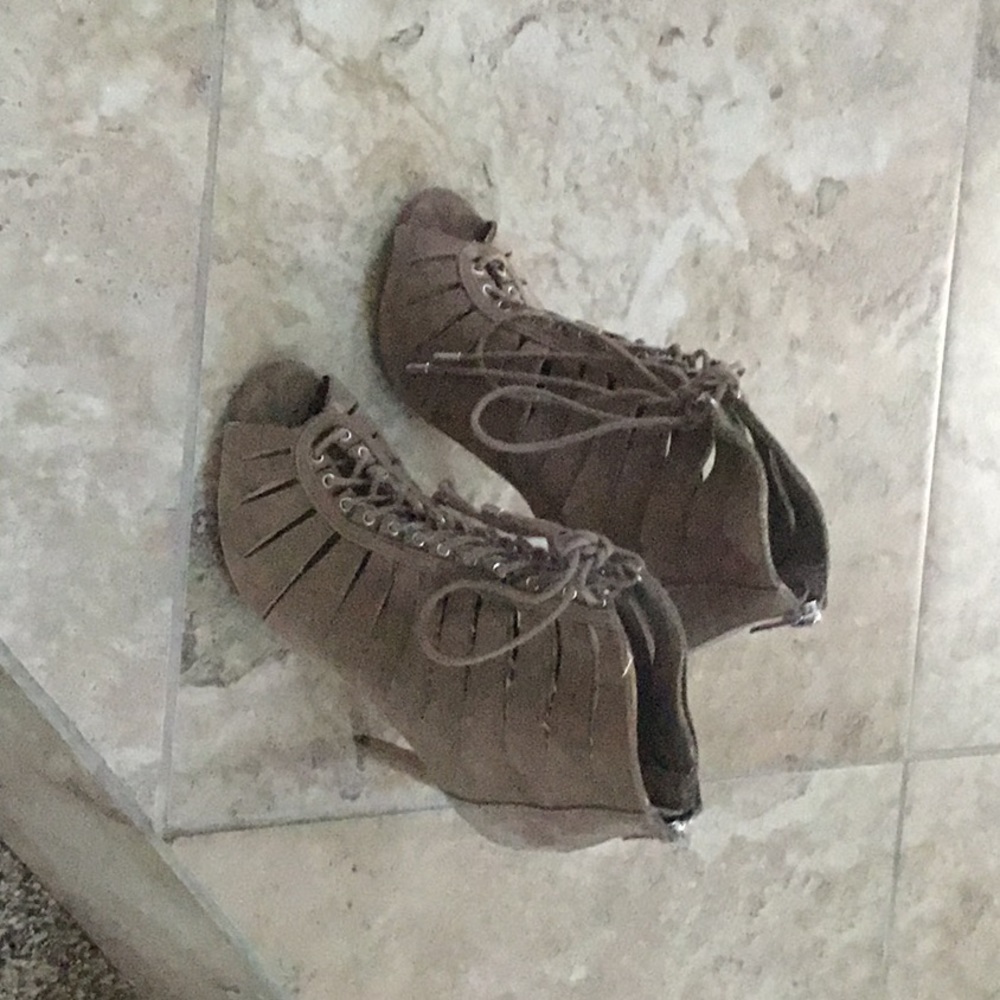 Shoes - Picture 3 of 3